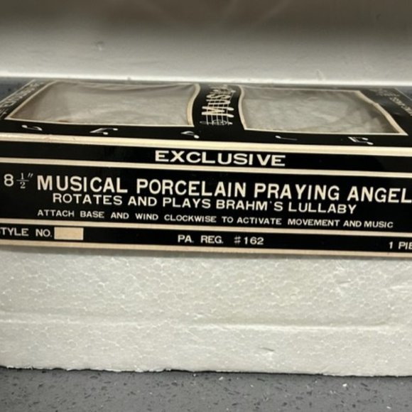 Vintage Wind Up Porcelain Angel Praying Musical Figure Berman & Anderson NIB NEW - Picture 3 of 5